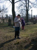/album/fotogalerie-dobrovolna-akce-jarni-uklid-kolem-svarovskeho-kostela-sv-lukase/brigada-21-3-2015-kostel-svarov-002-jpg1/